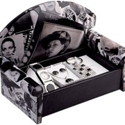 Подарочный набор в виде дивана: часы наручные, брелок, комплект бижутерии фотография