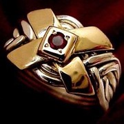 Эксклюзивное мужское кольцо головоломка от WickerRing фотография