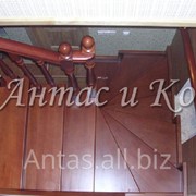 Лестница деревянная классическая фото