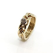 Элегантное женское кольцо с бриллиантом от Wickerring фотография