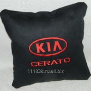 Подушка черная Kia Cerato вышивка красная фотография