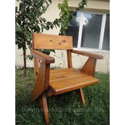 Кресло деревянное садовое фотография