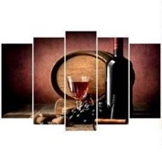 Пятипанельная модульная картина 80 х 140 см Бокал и бутылка вина с виноградом на фоне деревянной бочки фото