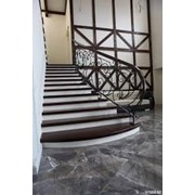 Изготовление деревянных лестниц фотография