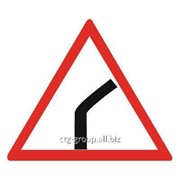 Дорожный знак Опасный поворот Пленка А инж.900 мм фотография