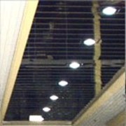 Потолки подвесные металлические панельного типа. фотография