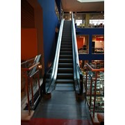 Эскалаторы, траволаторы, движущиеся лестницы фото
