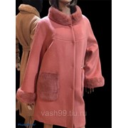 Пальто из меха норки женское кораллового цвета фото
