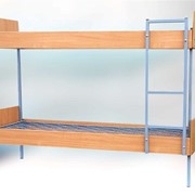 Кровать металлическая двухъярусная со спинками ДСП, лестницей и боковыми накладками фото