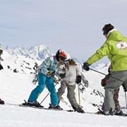 Обучение катанию на горных лыжах фотография