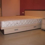 Кровать двухспальная с выдвижными ящиками фото