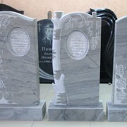 Памятники из уральского мрамора фото