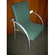 Кресла и стулья офисные. фотография