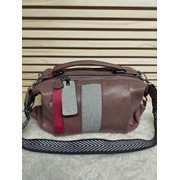 Женская сумка 20 х 28 см с серой и розовой лентами с широким полосатым ремешком через плечо светло-кофейная фото