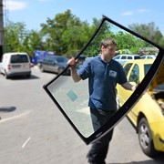 Установить стекло на авто фото