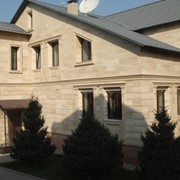 Облицовка фасада здания Натуральным камнем фотография