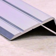 Уголок алюминиевый равнополочный 70х70х18 мм 1915 ГОСТ 13737-90 прессованный фотография