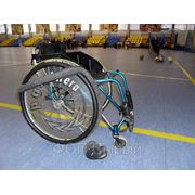 Инвалидная коляска, чехлы для колес фотография