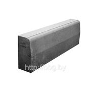 Бордюр дорожный серый (камень бортовой бетонный) фото