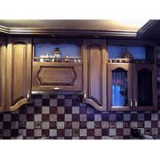 Кухня с деревянными фасадами фото