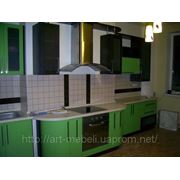 Кухня с крашеными МДФ фасадами гнутыми (радиусными) фото