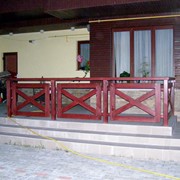 Забор деревянный декоративный фотография