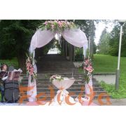Свадебные арки из живых и искусственных цветов. Украшение свадьбы цветами букеты фото