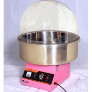 Оборудование для производства сладкой ваты с прозрачным колпаком от пыли.