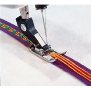 Лапка для шнура с 7-ю отверстиями и с нитевдевателем фотография