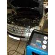 Диагностика и заправка кондиционера автомобиля обслуживание и ремонт автомобиля фотография