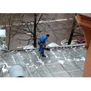 Очистка кровли от снега и наледи фото