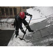 Очистка крыш от снега и наледи-это безопасность людей. фото
