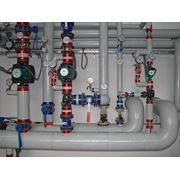 Монтаж систем отопления и водоснабжения. фотография