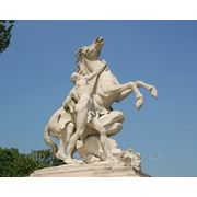 Монументальная скульптура из гипса лошадь