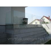 Изготовление стеклянных перил и ограждений. фото