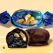 Конфеты шоколадные чернослив с миндалем фото
