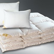 Подушки, одеяла и комплекты постельного белья. фото