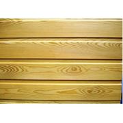 Вагонка деревянная лиственница имеет еще несколько формулировок таких как погонажное изделие обшивочная доска.
