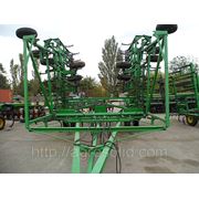 Культиватор John Deere 1050.