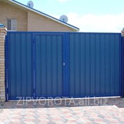 Ворота распашные из профнастила синие RAL 5005 фото