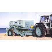 Пляжеуборочная машина модель BEACH TECH 3000 производительность - 30 000 кв.м/час глубина уборки до 300 мм– будь то на песке или гальке на сухом или влажном песке дистанционное управление инструмента с точным указанием глубины.