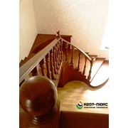 Установка деревянных конструкций и деталей Изготовление лестниц из натуральных пород дерева фото
