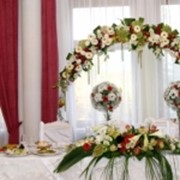 Оформление цветами банкета, цветы, цветы на свадьбу, цветок, оформление банкета, оформление свадебного банкета, фото