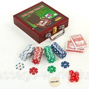 Набор для покера в деревянном кейсе (100 фишек с номиналом, 2 кол.карт,5куб) фото