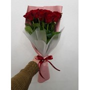 Букет из 7 красных роз 50 см фото