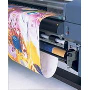Печать широкоформатная на виниле сетке бумаге самоклейке