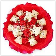 Букет из мягких игрушек большой “Мишки с цветами“, красный фотография