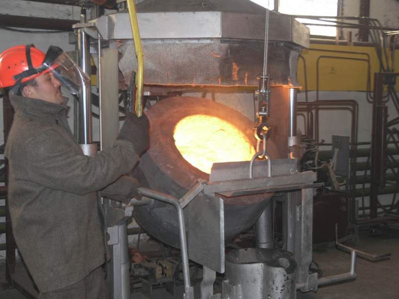 лгм литье. лгм литье. индукционная тигельная плавильная печь. вентиляция литейного цеха алюминия. лмз литейный цех.