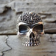 Серебряное кольцо “Череп странника“ от WickerRing фотография
