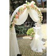 Уникальный шедевр флористики - свадебная арка фото